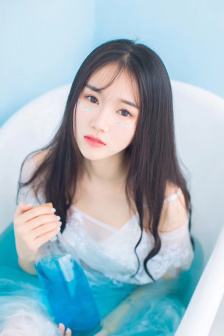 口吃的外国女孩迷上中国自学汉语